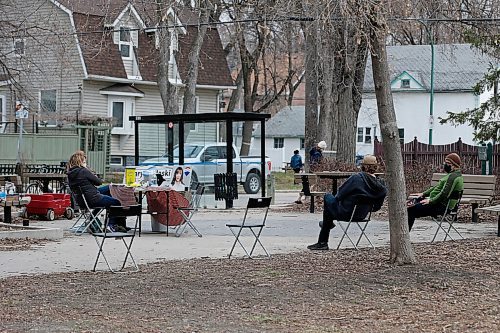 JOHN WOODS / WINNIPEG FREE PRESS
Drs Leslea Walters and Amanda Morris wait for walk by patients at their vaccine pop-up clinic at Wolseley - Lenore Park on Wolseley Avenue in Winnipeg Sunday, April 25, 2021. 

Reporter: ?