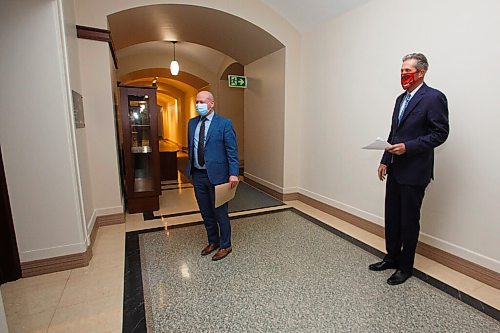 MIKE DEAL / WINNIPEG FREE PRESS
Premier Brian Pallister and Dr. Brent Roussin, chief provincial public health officer, announce further restrictions during a press conference at the Manitoba Legislative building Monday afternoon.
210426 - Monday, April 26, 2021.