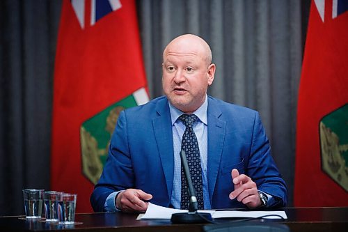 MIKE DEAL / WINNIPEG FREE PRESS
Premier Brian Pallister and Dr. Brent Roussin, chief provincial public health officer, announce further restrictions during a press conference at the Manitoba Legislative building Monday afternoon.
210426 - Monday, April 26, 2021.