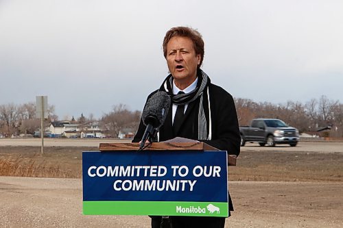 Canstar Community News Infrastructure Minister Ron Schuler announces government funding for the creation of Rockall Road at a news conference on April 20. (GABRIELLE PICHÉ/CANSTAR COMMUNITY NEWS/HEADLINER)