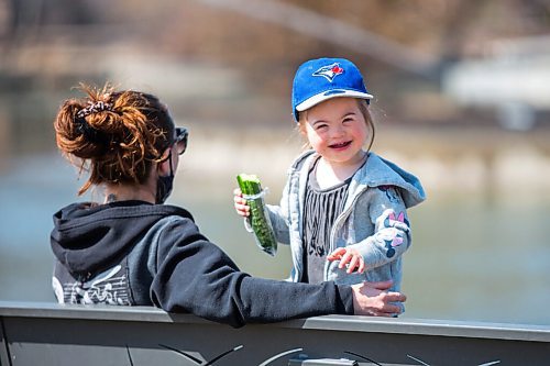 MIKAELA MACKENZIE / WINNIPEG FREE PRESS

Ivy Jung (two) enjoys the warm spring weather with her mom, Melanie Jung, at Assiniboine Park in Winnipeg on Tuesday, April 27, 2021. Standup.
Winnipeg Free Press 2020.