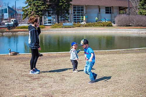 MIKAELA MACKENZIE / WINNIPEG FREE PRESS

Melanie Jung (left) and her kids, Ivy (two) and Liam (four), enjoy the warm spring weather at Assiniboine Park in Winnipeg on Tuesday, April 27, 2021. Standup.
Winnipeg Free Press 2020.
