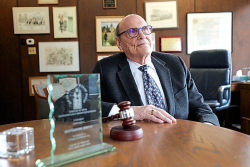 RUTH BONNEVILLE / WINNIPEG FREE PRESS

LOCAL - Weinstein

Portraits of lawyer Hymie Weinstein in his office.

Description:
interview with lawyer Hymie Weinstein who is retiring later this summer, more than 50 years after he was called to the bar.

Dean story. 

APRIL 28, 2021