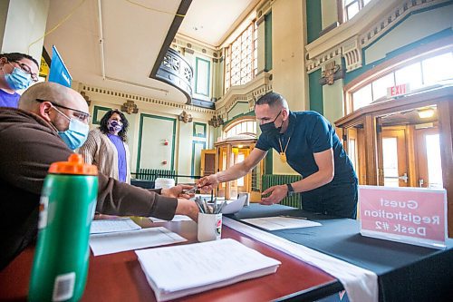 MIKAELA MACKENZIE / WINNIPEG FREE PRESS

Kevin Chief fills out a form before getting his vaccine at the Aboriginal Health and Wellness Centre Indigenous immunization clinic in Winnipeg on Thursday, April 29, 2021.
Winnipeg Free Press 2020.