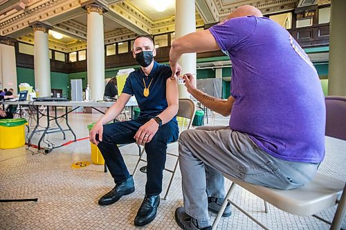 MIKAELA MACKENZIE / WINNIPEG FREE PRESS

Kevin Chief gets his COVID-19 vaccine from Dr. Barry Lavallee, CEO of Keewatinohk Inniniw Minoayawin, at the Aboriginal Health and Wellness Centre Indigenous immunization clinic in Winnipeg on Thursday, April 29, 2021.
Winnipeg Free Press 2020.