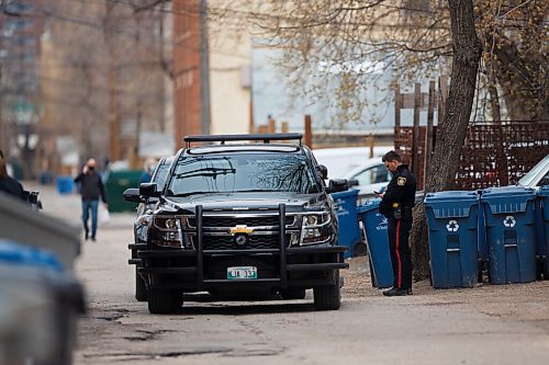 MIKE DEAL / WINNIPEG FREE PRESS
Winnipeg Police at a the scene of a possible gun call on Furby Street Friday afternoon. Furby between Westminster and Wolseley was closed off to all traffic. 
210430 - Friday, April 30, 2021.