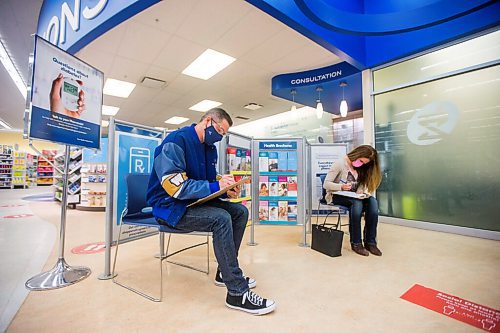 MIKAELA MACKENZIE / WINNIPEG FREE PRESS

Mayor Brian Bowman and his wife, Tracy, fill out forms before getting their AstraZeneca vaccine at the Charleswood Shopper's Drug Mart in Winnipeg on Friday, April 30, 2021. Standup.
Winnipeg Free Press 2020.