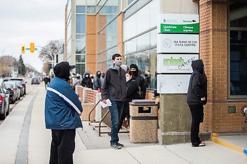 MIKAELA MACKENZIE / WINNIPEG FREE PRESS

A lineup goes down the sidewalk in front of a vaccination clinic at Ma Mawi Wi Chi Itata Centre on McGregor in Winnipeg on Monday, May 3, 2021.
Winnipeg Free Press 2020.