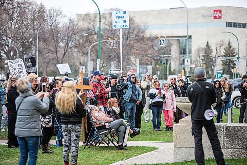 MIKAELA MACKENZIE / WINNIPEG FREE PRESS

Protesters gather to support the seven churches fighting pandemic restrictions in court in front of the Law Courts in Winnipeg on Monday, May 3, 2021. For JS story.
Winnipeg Free Press 2020.