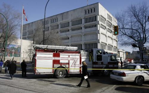 MIKE.DEAL@FREEPRESS.MB.CA 100303 - Wednesday, March 4th, 2010 The Winnipeg Police Public Safety Building was evacuated this afternoon after at least two people became ill with the same symptoms. See Bartley Kives story. MIKE DEAL / WINNIPEG FREE PRESS