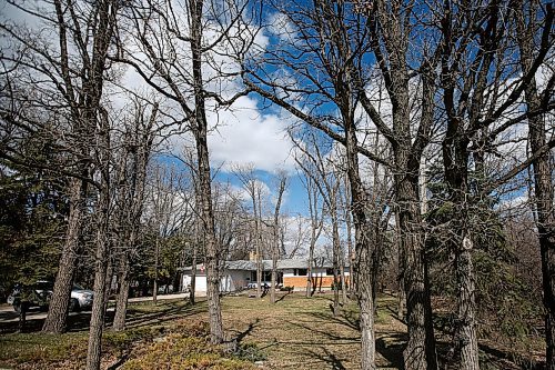 JOHN WOODS / WINNIPEG FREE PRESS
80 Kings Drive, the site of a proposed multi-residence development, photographed Tuesday, May 4, 2021. The city has rejected their proposal to cut down 80 trees for the development.

Reporter: ?