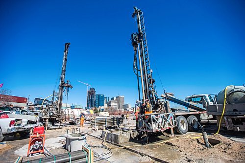 MIKAELA MACKENZIE / WINNIPEG FREE PRESS

Crews begin drilling holes for a geothermal energy system at The Forks in Winnipeg on Wednesday, May 5, 2021. For Sarah story.
Winnipeg Free Press 2020.