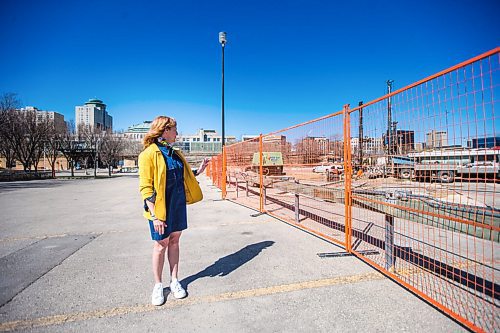 MIKAELA MACKENZIE / WINNIPEG FREE PRESS

Clare MacKay, VP of strategic initiatives at The Forks, poses for a portrait in front of drilling work for a new geothermal energy system at The Forks in Winnipeg on Wednesday, May 5, 2021. For Sarah story.
Winnipeg Free Press 2020.