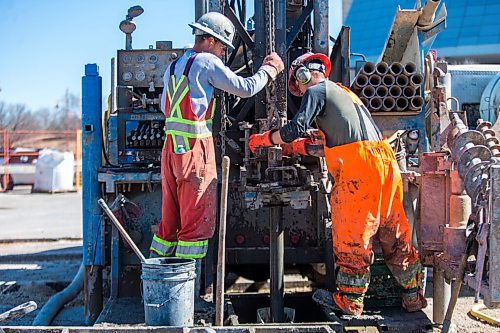 MIKAELA MACKENZIE / WINNIPEG FREE PRESS

Adam Zurbyk (left) and Dylan Goertzen work on drilling holes for a geothermal energy system at The Forks in Winnipeg on Wednesday, May 5, 2021. For Sarah story.
Winnipeg Free Press 2020.