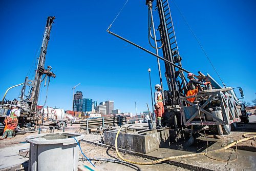 MIKAELA MACKENZIE / WINNIPEG FREE PRESS

Crews begin drilling holes for a geothermal energy system at The Forks in Winnipeg on Wednesday, May 5, 2021. For Sarah story.
Winnipeg Free Press 2020.