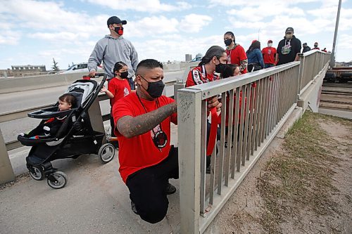 JOHN WOODS / WINNIPEG FREE PRESS
Grand Chief Dumas, centre, with William Hudson and his partner Cheyenne Ducharme, the father of Eishia Hudson, and other people gather to remember Murdered and Missing Indigenous Women and Girls (MMIWG) at the corner of Salter and Dufferin and to tie ribbons with names of MMIWG on the Slaw Rebchuck Bridge Wednesday, May 5, 2021. 

Reporter: ?
