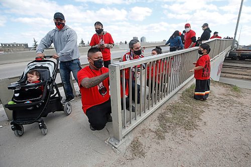 JOHN WOODS / WINNIPEG FREE PRESS
Grand Chief Dumas, centre, with William Hudson and his partner Cheyenne Ducharme, the father of Eishia Hudson, and other people gather to remember Murdered and Missing Indigenous Women and Girls (MMIWG) at the corner of Salter and Dufferin and to tie ribbons with names of MMIWG on the Slaw Rebchuck Bridge Wednesday, May 5, 2021. 

Reporter: ?