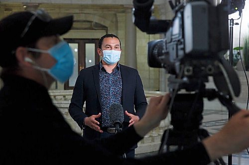 MIKE DEAL / WINNIPEG FREE PRESS
Leader of the opposition, Wab Kinew, responds to the rising COVID numbers during a press conference in the rotunda of Manitoba Legislative building Thursday afternoon. 
210506 - Thursday, May 06, 2021.