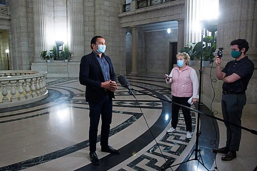 MIKE DEAL / WINNIPEG FREE PRESS
Leader of the opposition, Wab Kinew, responds to the rising COVID numbers during a press conference in the rotunda of Manitoba Legislative building Thursday afternoon. 
210506 - Thursday, May 06, 2021.