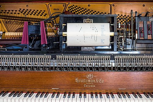 MIKAELA MACKENZIE / WINNIPEG FREE PRESS

An upright player piano in Andrew Thomson's living room in Winnipeg on Thursday, May 6, 2021. For Holly Harris story.
Winnipeg Free Press 2020.