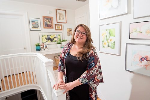 MIKE SUDOMA / WINNIPEG FREE PRESS  
Kirsten Neil, a former social media marketer, turned full time water colour artist, shows off her homes gallery space Friday afternoon April 22, 2021