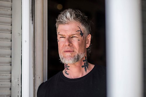 MIKAELA MACKENZIE / WINNIPEG FREE PRESS

Jeremy Regan, owner of Hunter & Gunn, poses for a portrait in front of the shuttered barbershop in Winnipeg on Monday, May 10, 2021. For Temur story.
Winnipeg Free Press 2020.