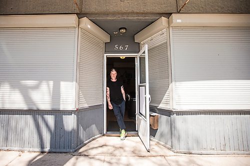 MIKAELA MACKENZIE / WINNIPEG FREE PRESS

Jeremy Regan, owner of Hunter & Gunn, poses for a portrait in front of the shuttered barbershop in Winnipeg on Monday, May 10, 2021. For Temur story.
Winnipeg Free Press 2020.