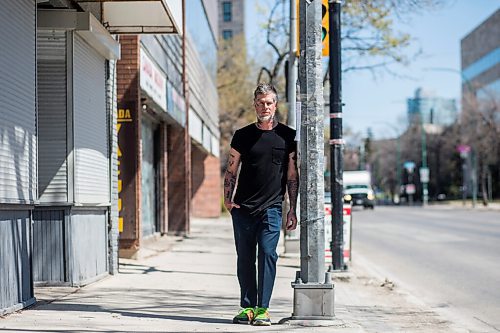 MIKAELA MACKENZIE / WINNIPEG FREE PRESS

Jeremy Regan, owner of Hunter & Gunn, poses for a portrait in front of the shuttered barbershop in Winnipeg on Monday, May 10, 2021. For Temur story.
Winnipeg Free Press 2020.