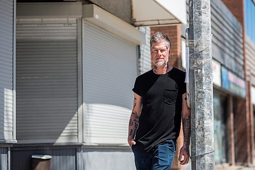 MIKAELA MACKENZIE / WINNIPEG FREE PRESS

Jeremy Regan, owner of Hunter & Gunn, poses for a portrait in front of the shuttered barbershop in Winnipeg on Monday, May 10, 2021. For Temur story.
Winnipeg Free Press 2020.