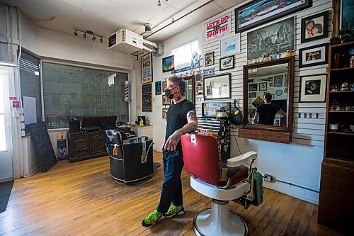 MIKAELA MACKENZIE / WINNIPEG FREE PRESS

Jeremy Regan, owner of Hunter & Gunn, poses for a portrait in front of the shuttered barbershop in Winnipeg on Monday, May 10, 2021. For Temur story.
Winnipeg Free Press 2020.