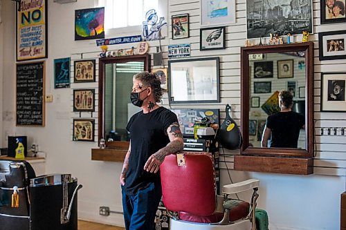 MIKAELA MACKENZIE / WINNIPEG FREE PRESS

Jeremy Regan, owner of Hunter & Gunn, poses for a portrait in front of the shuttered barbershop in Winnipeg on Monday, May 10, 2021. For Temur story.
Winnipeg Free Press 2020.