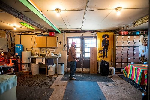 MIKAELA MACKENZIE / WINNIPEG FREE PRESS

Roger Stearns looks out the door while waiting for Manitoba Conservation to bring a cub into the black bear rehabilitation centre near Stonewall on Sunday, April 25, 2021. For Eva Wasney story.
Winnipeg Free Press 2020.