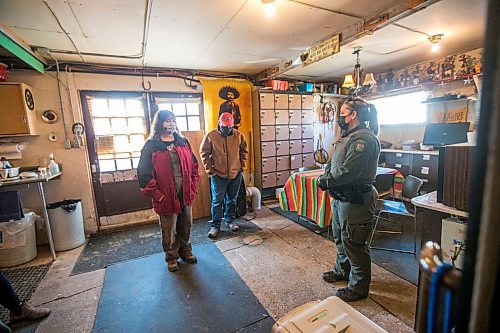 MIKAELA MACKENZIE / WINNIPEG FREE PRESS

Judy and Roger Stearns talk to conservation officer April Elphinstone to get the cub's history at the black bear rehabilitation centre near Stonewall on Sunday, April 25, 2021. For Eva Wasney story.
Winnipeg Free Press 2020.