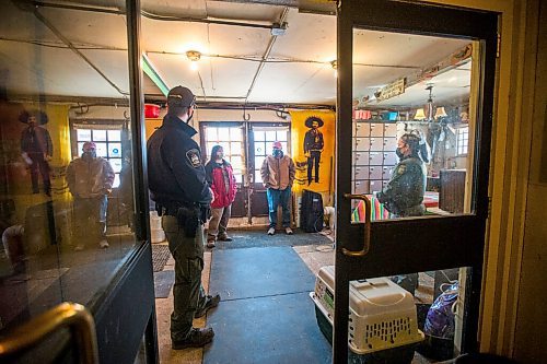 MIKAELA MACKENZIE / WINNIPEG FREE PRESS

Judy and Roger Stearns talk to conservation officers Ben Wood and April Elphinstone to get the cub's history at the black bear rehabilitation centre near Stonewall on Sunday, April 25, 2021. For Eva Wasney story.
Winnipeg Free Press 2020.