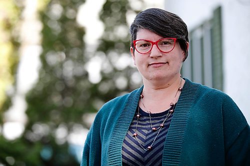 JOHN WOODS / WINNIPEG FREE PRESS
Kelly Fournel, new CEO of Tech Manitoba, is photographed outside her home in Winnipeg Tuesday, May 11, 2021. Over the course of the pandemic numerous industry organisations have appointed new leadership, some because of retirement, but overall, many have decided to take a different approach to the work they are doing.

Reporter: Cash