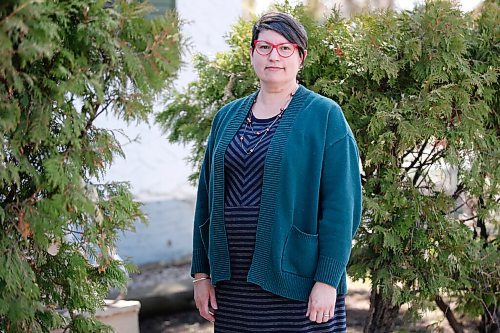 JOHN WOODS / WINNIPEG FREE PRESS
Kelly Fournel, new CEO of Tech Manitoba, is photographed outside her home in Winnipeg Tuesday, May 11, 2021. Over the course of the pandemic numerous industry organisations have appointed new leadership, some because of retirement, but overall, many have decided to take a different approach to the work they are doing.

Reporter: Cash