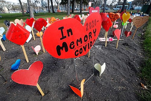 JOHN WOODS / WINNIPEG FREE PRESS
A memorial for those who have died from COVID-19 has been setup on Osborne St N in Memorial Park in Winnipeg Wednesday, May 12, 2021. The 1000th person died today in Manitoba.

Reporter: Standup