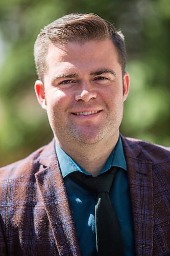 MIKAELA MACKENZIE / WINNIPEG FREE PRESS

Johanu Botha, co-lead of Manitoba's vaccine implementation task force, poses for a portrait at his home in Winnipeg on Thursday, May 13, 2021. For Dylan story.
Winnipeg Free Press 2020.