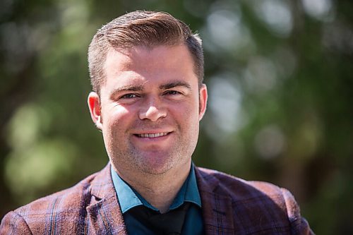 MIKAELA MACKENZIE / WINNIPEG FREE PRESS

Johanu Botha, co-lead of Manitoba's vaccine implementation task force, poses for a portrait at his home in Winnipeg on Thursday, May 13, 2021. For Dylan story.
Winnipeg Free Press 2020.