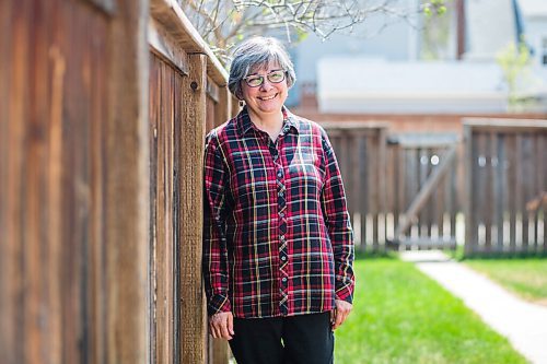 MIKAELA MACKENZIE / WINNIPEG FREE PRESS

Dorothy Macintyre, who has volunteered for almost 20 years with the Manitoba chapter of the Canadian Celiac Association, poses for a portrait in her back yard in Winnipeg on Friday, May 14, 2021. For Aaron Epp story.
Winnipeg Free Press 2020.