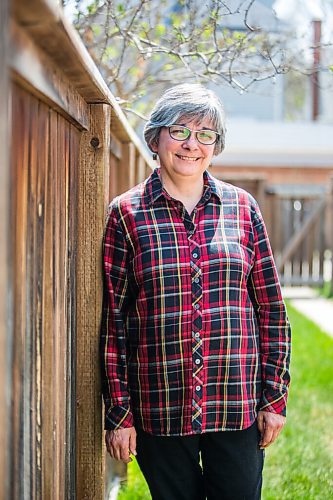 MIKAELA MACKENZIE / WINNIPEG FREE PRESS

Dorothy Macintyre, who has volunteered for almost 20 years with the Manitoba chapter of the Canadian Celiac Association, poses for a portrait in her back yard in Winnipeg on Friday, May 14, 2021. For Aaron Epp story.
Winnipeg Free Press 2020.