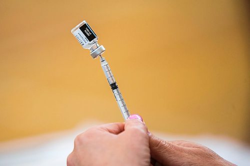 MIKAELA MACKENZIE / WINNIPEG FREE PRESS

A nurse draws up a Pfizer vaccine at a pop-up community vaccine clinic at Knox United Church in Winnipeg on Friday, May 14, 2021. For JS story.
Winnipeg Free Press 2020.