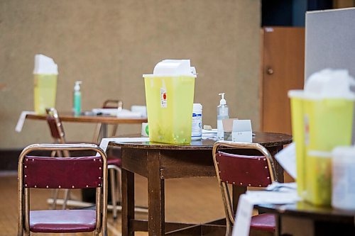 MIKAELA MACKENZIE / WINNIPEG FREE PRESS

The vaccination and observation space (using an upstairs gymnasium) at a pop-up community vaccine clinic takes place at Knox United Church in Winnipeg on Friday, May 14, 2021. For JS story.
Winnipeg Free Press 2020.