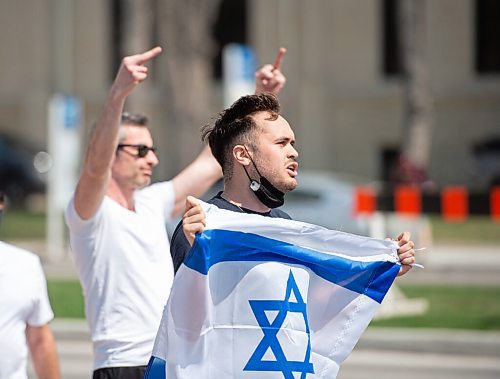 MIKE SUDOMA / WINNIPEG FREE PRESS  
An Israeli protester yells at the large group of Palestinian protesters during at memorial park in downtown Winnipeg Saturday afternoon. Both groups held protests across the street from each other.
May 15, 2021