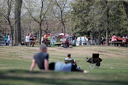 JOHN WOODS / WINNIPEG FREE PRESS
People relax at Assiniboine Park in Winnipeg Sunday, May 16, 2021. People having been heading to the parks because of increased COVID-19 restrictions.

Reporter: Abas & Da Silva