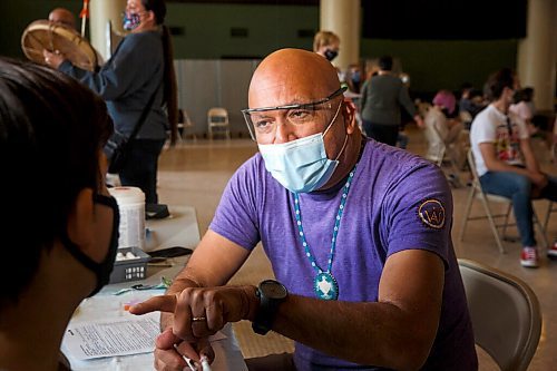 MIKE DEAL / WINNIPEG FREE PRESS
Dr. Barry Lavallee, CEO, Keewatinowi Inniniw Minoayawin, administers the Pfizer-BioNTech vaccine to youth at the Aboriginal Health and Wellness Centre, 181 Higgins Ave., Winnipeg, early Monday morning.
210517 - Monday, May 17, 2021.