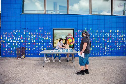 MIKAELA MACKENZIE / WINNIPEG FREE PRESS

Liliene Balmediano and Craig Krochak serve pizza to Jeremy Klassen after getting his shot at a pop-up vaccination site at Weston Community Centre in Winnipeg on Tuesday, May 18, 2021. The team has given out over 200 Moderna vaccines over the four days of community-based clinics. Standup.
Winnipeg Free Press 2020.