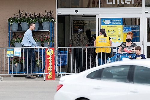 JOHN WOODS / WINNIPEG FREE PRESS
Unmasked people enter a Walmart in Winkler Tuesday, May 18, 2021. Winkler is the highest COVID positive cases after Winnipeg.

Reporter: Abas