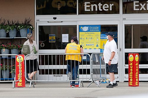 JOHN WOODS / WINNIPEG FREE PRESS
Unmasked people enter and exit a Walmart in Winkler Tuesday, May 18, 2021. Winkler is the highest COVID positive cases after Winnipeg.

Reporter: Abas