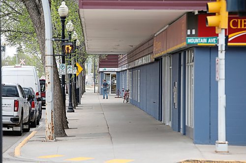 JOHN WOODS / WINNIPEG FREE PRESS
Main St in Winkler Tuesday, May 18, 2021. Winkler is the highest COVID positive cases after Winnipeg.

Reporter: Abas